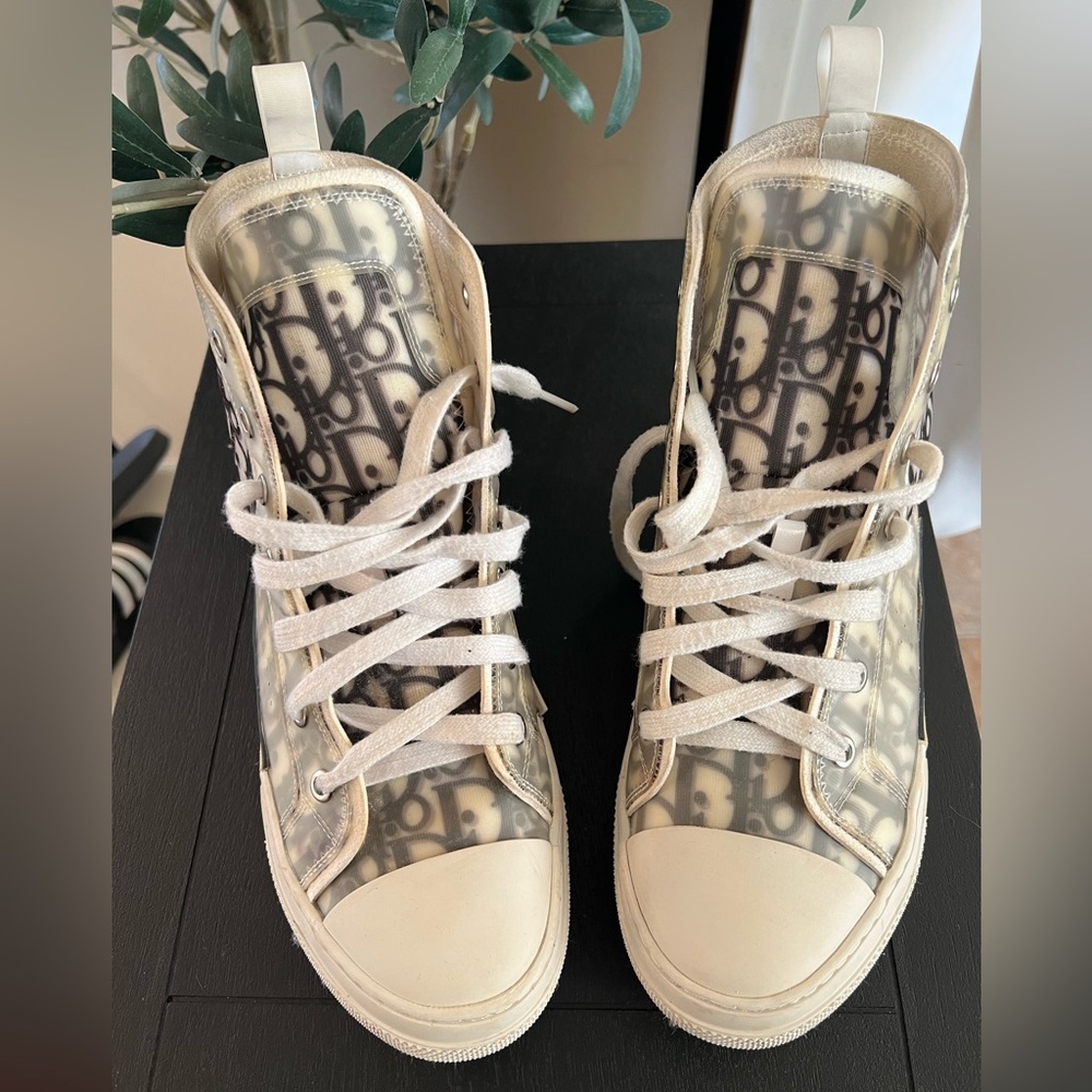 Men’s B23 League High-Top Sneaker
White and Black Dior Oblique Canvas - Picture 2 of 9